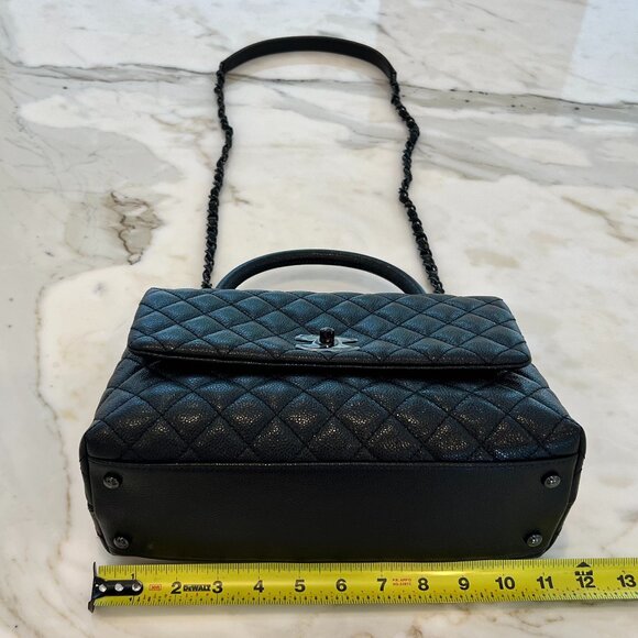 CHANEL 20A RARE BLACK ON BLACK MEDIUM FLAP BAG WITH HANDLE & SHOULDER STRAP NWTS - Picture 15 of 17